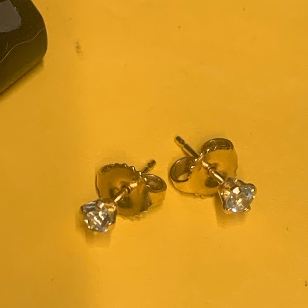 Real gold stud earrings